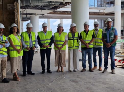 FEDEPORT acompaña a la Autoridad Portuaria de Las Palmas a visitar a su socio, el Centro Comercial El Muelle, tras cumplirse el primer mes de su reforma