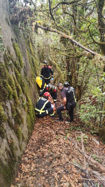 Bomberos Tenerife intervienen en el rescate de una persona precipitada en Pico del Inglés