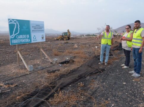 El Cabildo de Fuerteventura emprende la limpieza de invernaderos abandonados en Tuineje