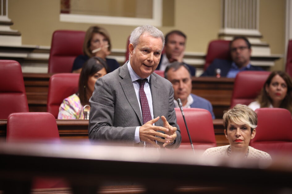 Franquis a Clavijo: “Usted se ha convertido en el presidente de la crispación y la deslealtad, déjese de mentir y convenza a su socio de gobierno para solucionar la crisis migratoria”