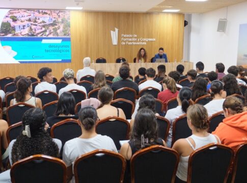 El Cabildo de Fuerteventura organiza un desayuno tecnológico enfocado en el uso del marketing digital para el crecimiento empresarial