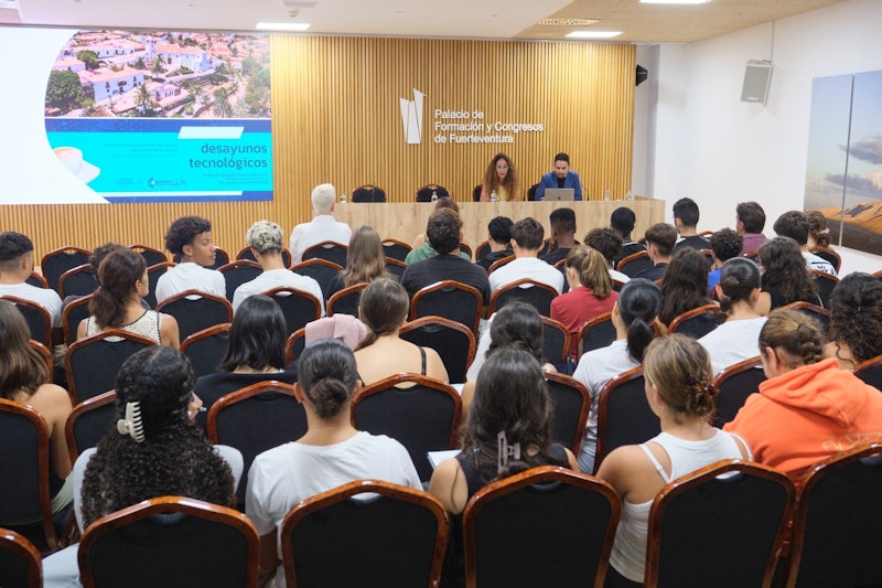 El Cabildo de Fuerteventura organiza un desayuno tecnológico enfocado en el uso del marketing digital para el crecimiento empresarial