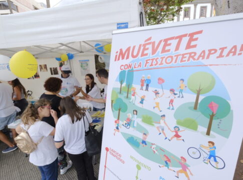 La Feria de Salud, organizada por los fisioterapeutas de Canarias, invita a la sociedad a abordar la vida y el dolor de manera activa