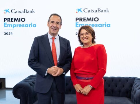 Gonzalo Gortázar se reúne con las ganadoras del ‘CaixaBank Premio Empresaria’ 2024, entre ellas, Esther Cabrera, CEO del Grupo Lanzarote Bus