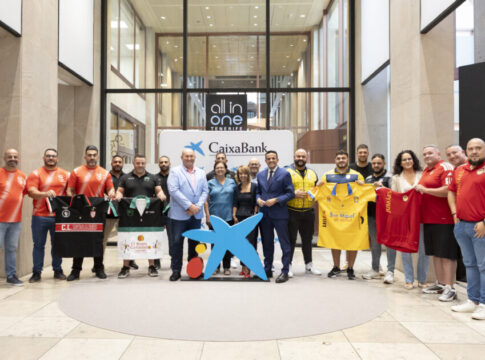 CaixaBank renueva su compromiso con la Federación de Lucha Canaria de Tenerife para seguir apostando por el deporte vernáculo