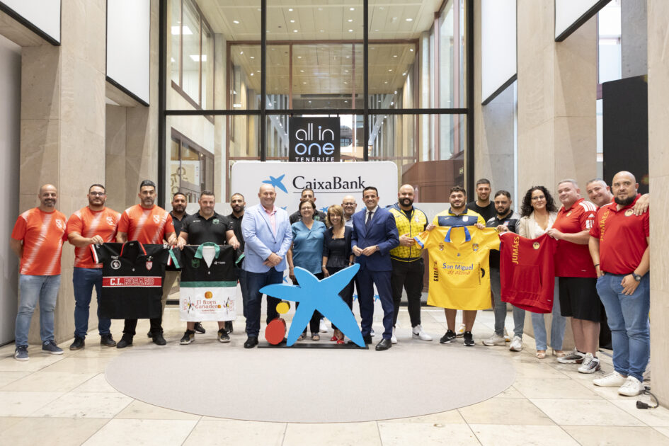 CaixaBank renueva su compromiso con la Federación de Lucha Canaria de Tenerife para seguir apostando por el deporte vernáculo
