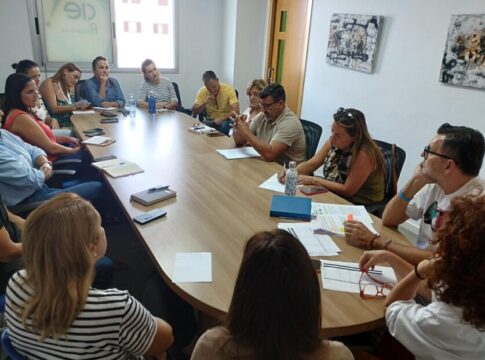 El Ayuntamiento aborda con entidades de la Red Municipal de Empleo los principales retos en materia de inserción laboral