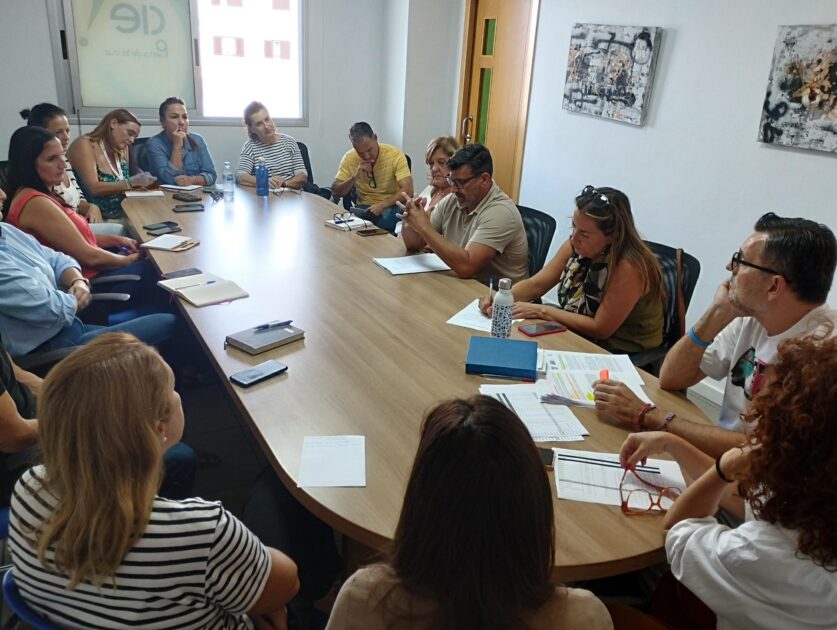 El Ayuntamiento aborda con entidades de la Red Municipal de Empleo los principales retos en materia de inserción laboral