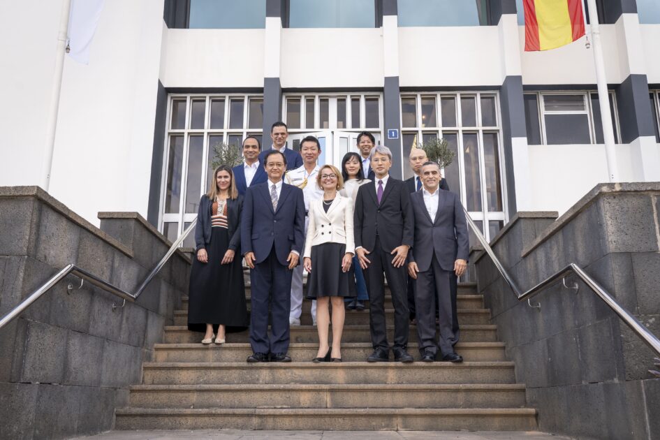 El embajador de Japón en España visita la fábrica de JTI en Tenerife