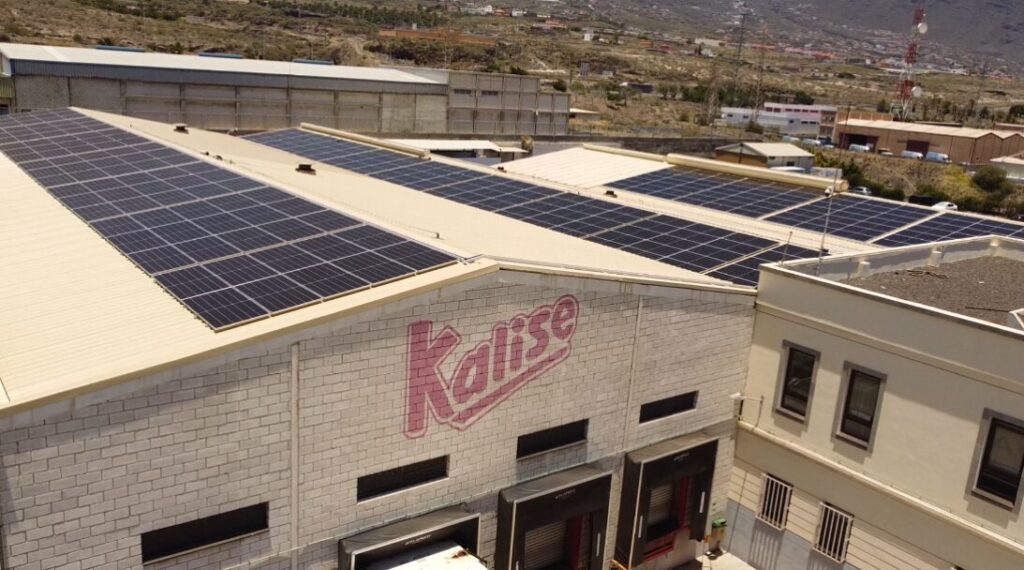 RIC RENOVABLES y GRUPO KALISE unen Fuerzas para Impulsar la Sostenibilidad en Canarias con Proyectos Fotovoltaicos de Autoconsumo