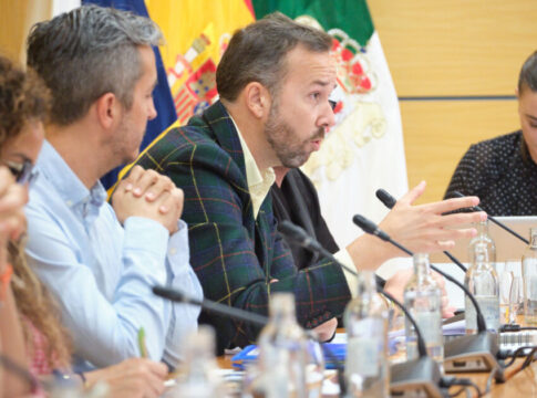 El Cabildo de Fuerteventura da a conocer los avances que se han realizado en el transporte público insular