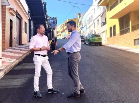 El Ayuntamiento culmina la dotación de nueva red de aguas y repavimentación de la Calle El Toscal
