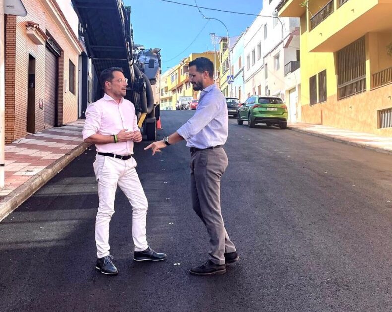 El Ayuntamiento culmina la dotación de nueva red de aguas y repavimentación de la Calle El Toscal