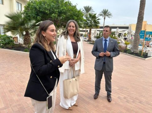 El Cabildo felicita al hotel Iberostar Waves Gaviota por su renovada apuesta por la excelencia y el turismo familiar