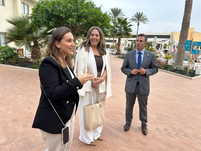 El Cabildo felicita al hotel Iberostar Waves Gaviota por su renovada apuesta por la excelencia y el turismo familiar