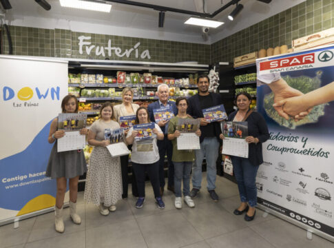 SPAR Gran Canaria cumple cuatro años apoyando a la Asociación Síndrome de Down Las Palmas con la venta de su calendario solidario