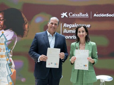 CaixaBank repartirá 3.000 regalos a niños en situación de vulnerabilidad con el programa ‘El Árbol de los Sueños’ en Canarias