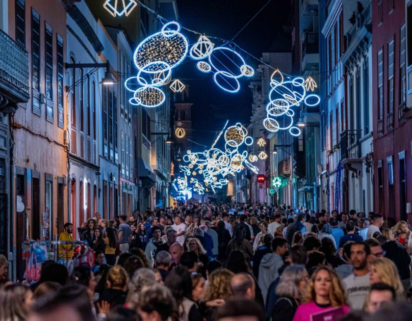 La Noche en Blanco revalida su éxito y La Laguna se llena de vida, música y oportunidades comerciales
