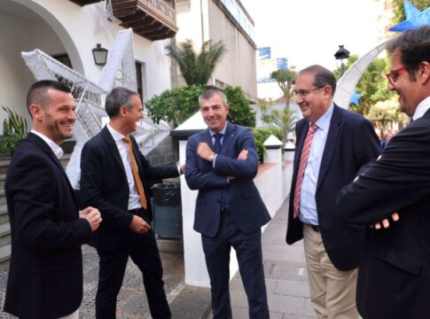 Manuel Domínguez ofrece la colaboración del Gobierno para impulsar la zona comercial abierta de Los Llanos de Aridane