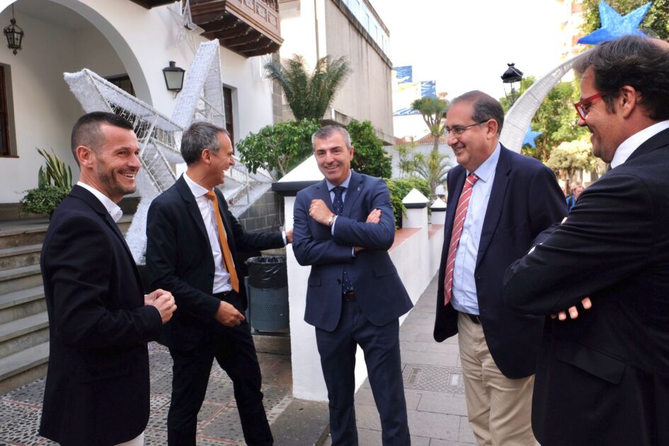 Manuel Domínguez ofrece la colaboración del Gobierno para impulsar la zona comercial abierta de Los Llanos de Aridane