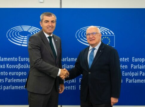 Manuel Domínguez logra en Bruselas que la Comisión de Inmigración del Parlamento Europeo visite Canarias este año