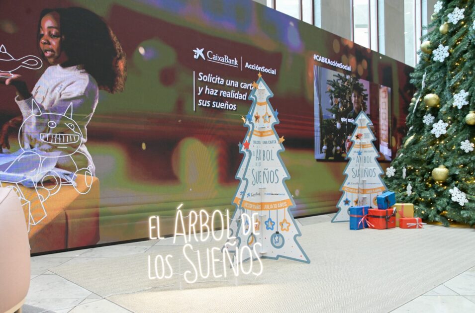 CaixaBank ha entregado más de 3.000 regalos a niños de Canarias en situación de vulnerabilidad con el programa ‘El Árbol de los Sueños’