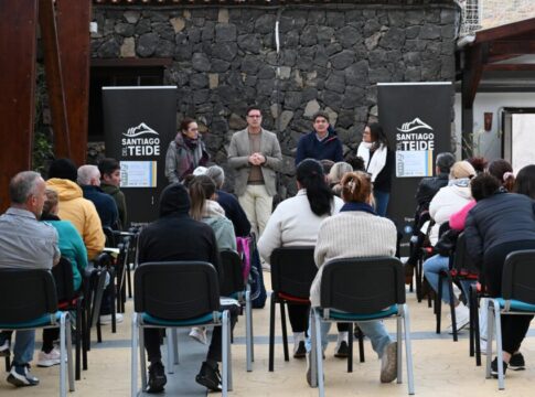 El alcalde presentó la primera fase del convenio de empleo social “Santiago del Teide Empleo 2024-2025”