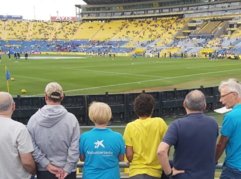 La ‘Grada Solidaria’ de la Fundación “la Caixa” permite disfrutar de los partidos de la UD Las Palmas a cerca de 200 usuarios de entidades sociales