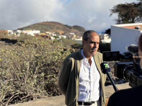 El alcalde de Valverde respalda la creación de un hospital de  emergencias en El Hierro.
