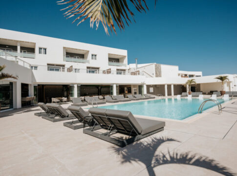 Cuatro establecimientos de la cadena hotelera R2 Hotels en Canarias han logrado el prestigioso ‘HolidayChek Award’ 2025