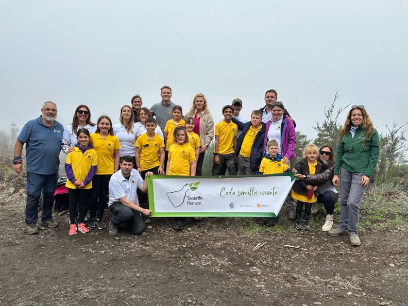 Loro Parque continua su compromiso con la reforestación de Tenerife con una actividad educativa junto a Tenerife Renace