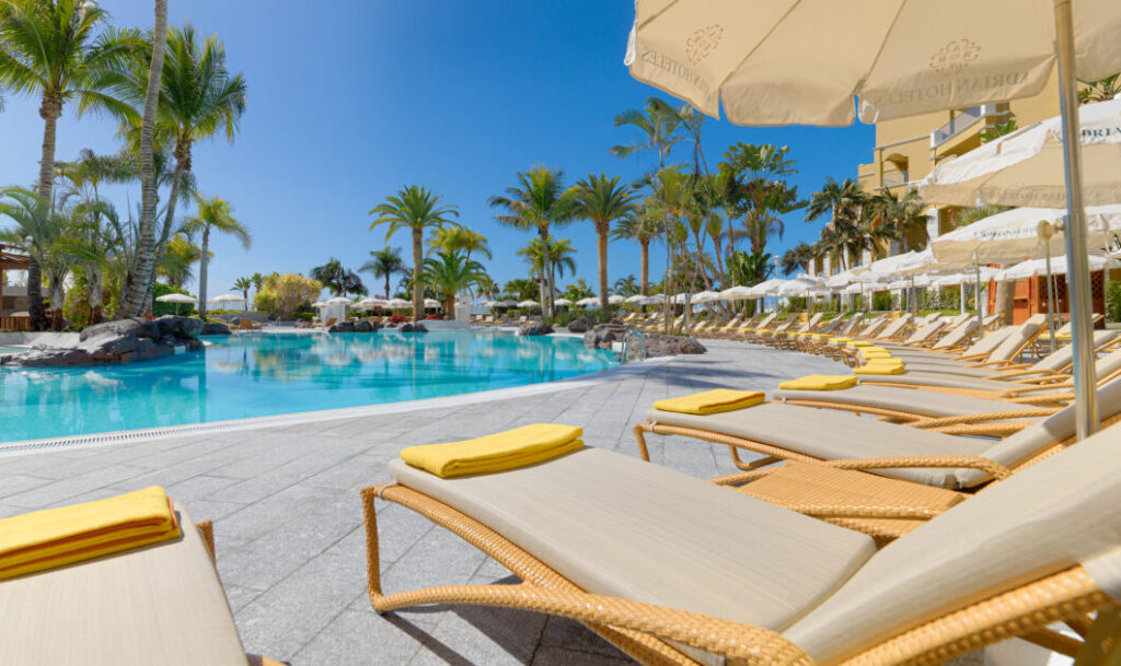 ADRIÁN Hoteles recibe distinciones en los HolidayCheck Awards 2025