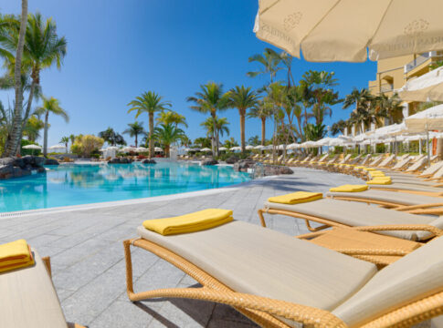 ADRIÁN Hoteles recibe distinciones en los HolidayCheck Awards 2025