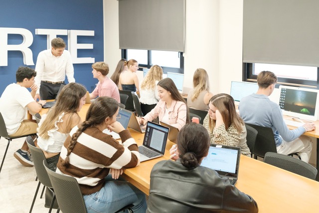 Kevin de Paz: “Queremos potenciar el perfil internacional de nuestros estudiantes”
