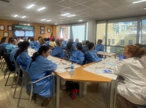 Profesionales de las unidades de Salud Oral de Atención Primaria de Tenerife se forman en odontología mínimamente invasiva