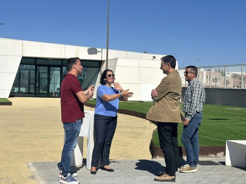 Gran Tarajal recupera su muelle comercial y avanza en nuevas mejoras