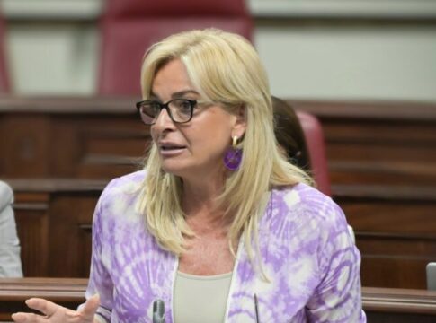 Monzón presenta en el Parlamento los resultados históricos de 2024 en la reducción de la lista de espera quirúrgica