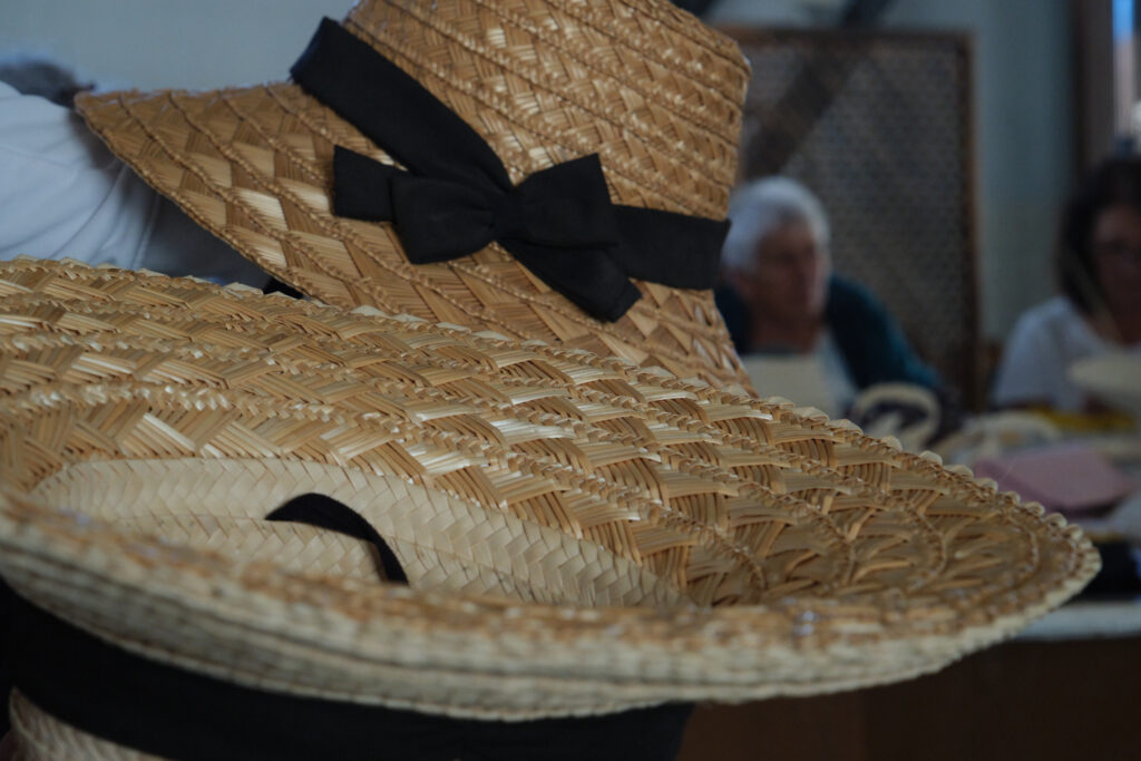 El taller de Sombrerería Tradicional concluye con una exposición de piezas artesanales
