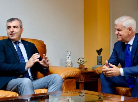 Manuel Domínguez remarca en El Hierro la necesidad de conciliar la demanda empresarial con la oferta formativa