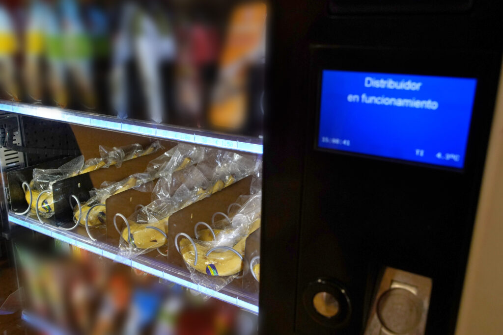 Plátano de Canarias aterriza en las máquinas de vending  de centros escolares