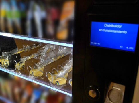 Plátano de Canarias aterriza en las máquinas de vending  de centros escolares