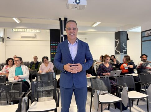 El comisionado del REF se alía en los docentes para que el fuero llegue a las aulas de manera transversal e innovadora