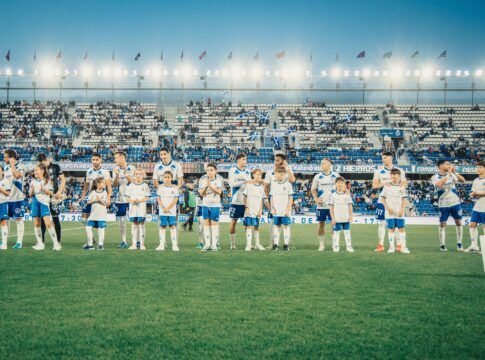 CaixaBank y el CD Tenerife impulsan una nueva experiencia Escort Kids en el partido ante el Granada CF