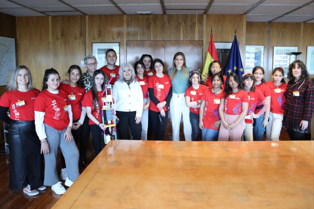 La vicepresidenta Sara Aagesen recibe a las Efigy Girls para acercarles las oportunidades que ofrecen las carreras científico-tecnológicas