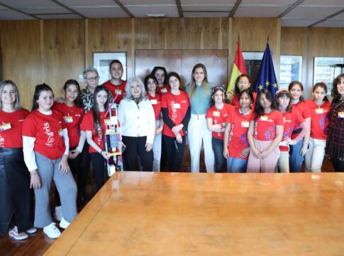 La vicepresidenta Sara Aagesen recibe a las Efigy Girls para acercarles las oportunidades que ofrecen las carreras científico-tecnológicas