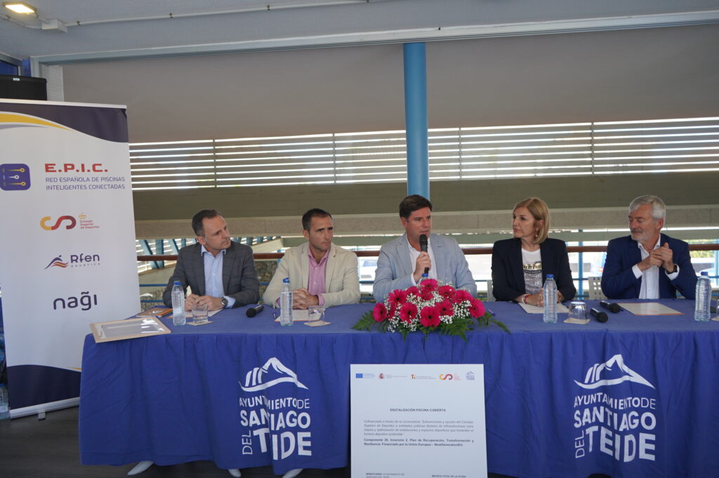 El alcalde De Santiago del Teide inaugura la primera piscina inteligente de Canarias