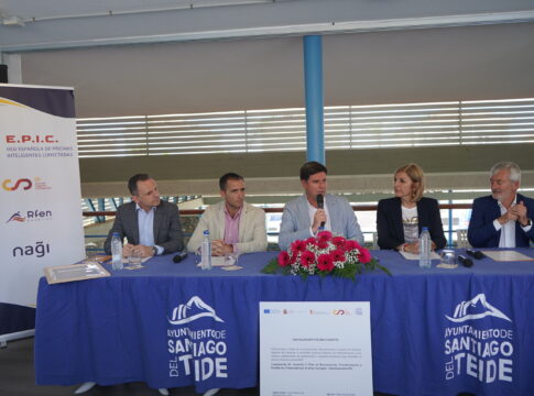 El alcalde De Santiago del Teide inaugura la primera piscina inteligente de Canarias