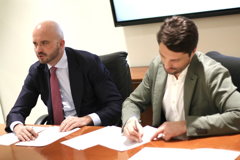 Linkia FP y CEAJE firman un acuerdo para potenciar la formación empresarial