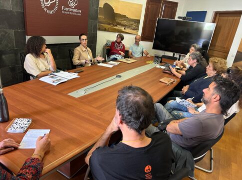 Cabildo de Fuerteventura y artesanos marcan estrategias comunes para seguir impulsando el sector en Fuerteventura