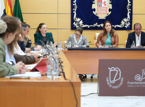 El Cabildo aprueba un Plan Económico Financiero con solidez y comprometido con Fuerteventura